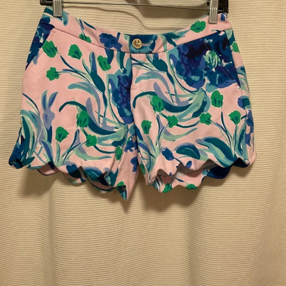 Lilly Pulitzer Scalloped Floral Shorts - Picture 2 of 12